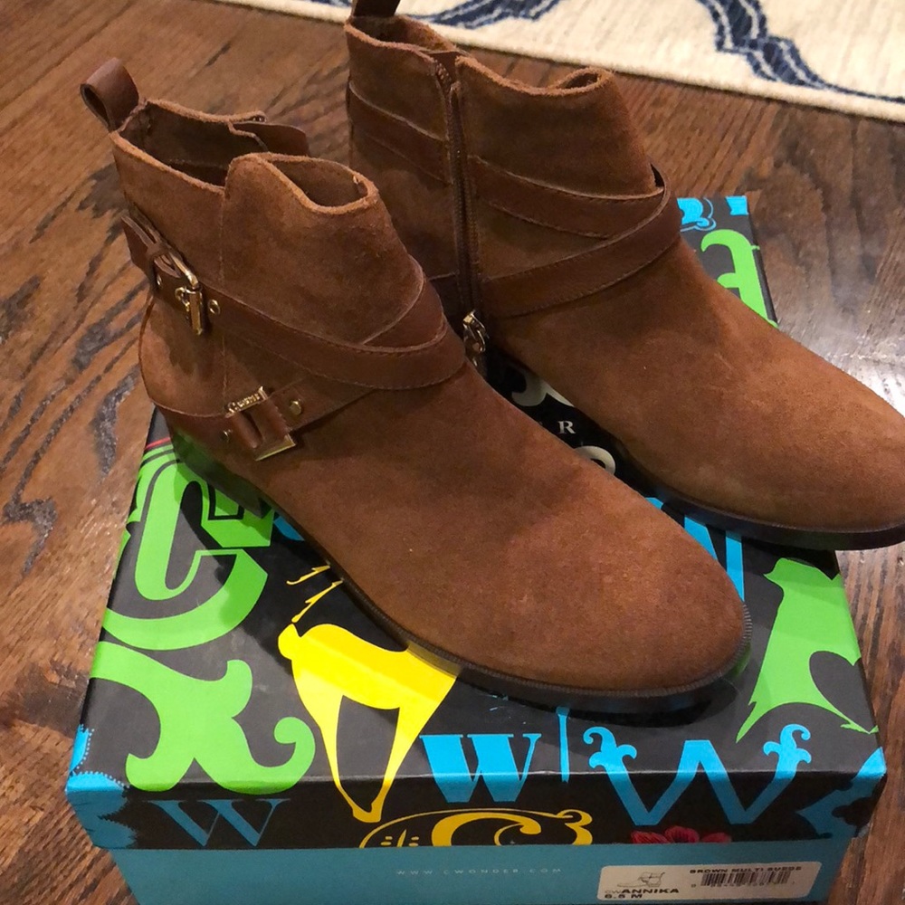 C Wonder brown booties